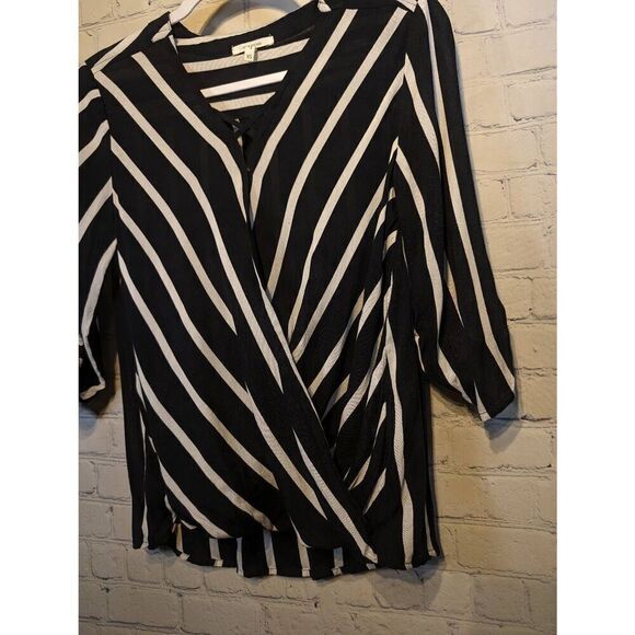 Maurices faux wrap blouse size XS - Picture 3 of 4